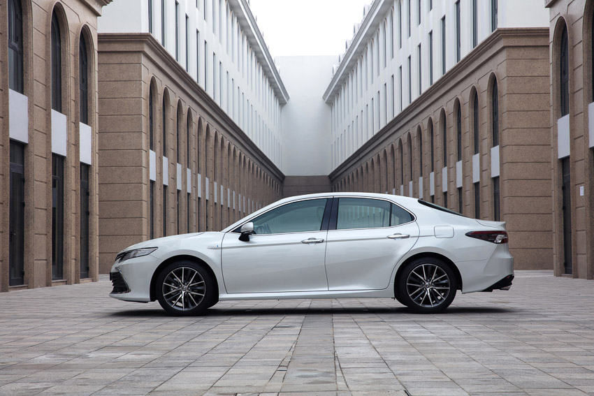 Toyota Camry HEV dnplus